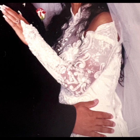 Drop waist elegant Wedding Dress cut-out shoulders/detachable train - size 6-8 - Picture 5 of 8